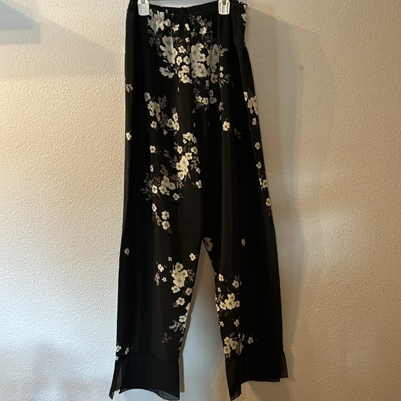 Petra Fashions floral pajama set size XL - Picture 5 of 8